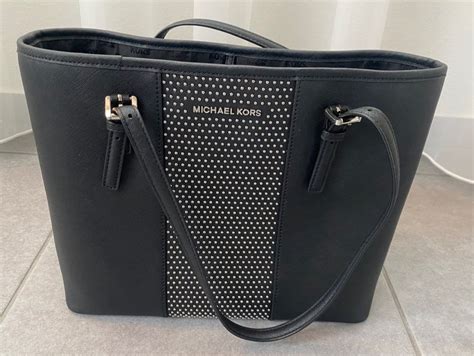 michael kors schwarze tasche mit nieten|Michael Michael Kors Schultertasche Mit Nieten .